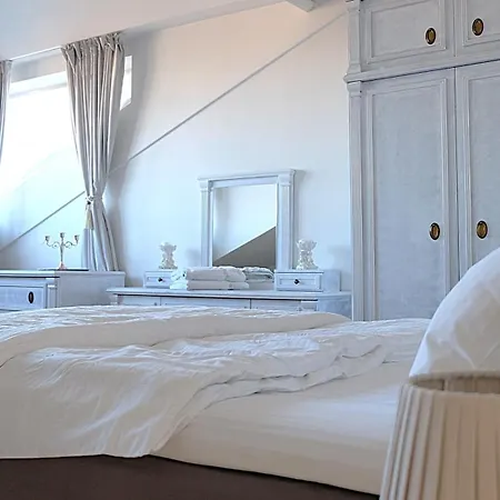 Old Town Luxury And Spacious Apartment