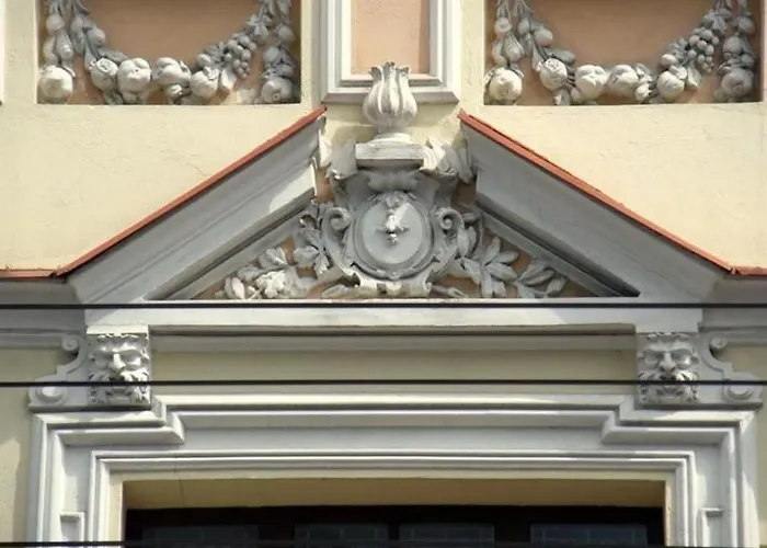 Old Town Luxury And Spacious